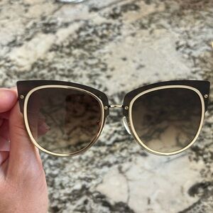 Diff eyewear sunglasses. Like new. No scratches.